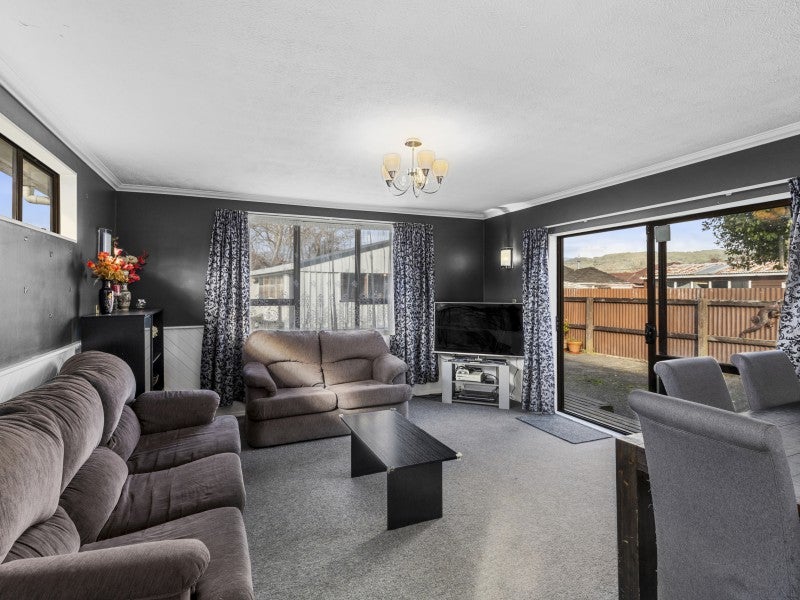 37 Mary Crescent, Elderslea, Upper Hutt - Carousel 2