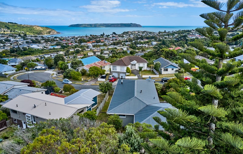 11 De Castro Place, Titahi Bay, Porirua - Carousel 1