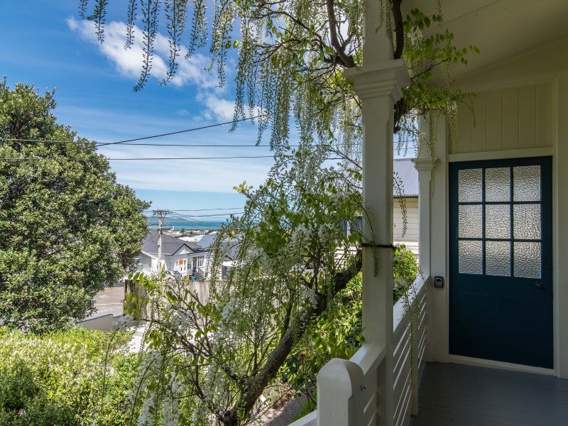 66 Queens Drive, Lyall Bay, Wellington - Carousel 2