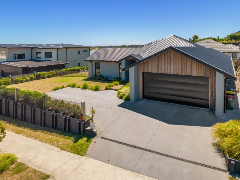 18 Kotare Drive, Waiwhakaiho, New Plymouth - Carousel 2