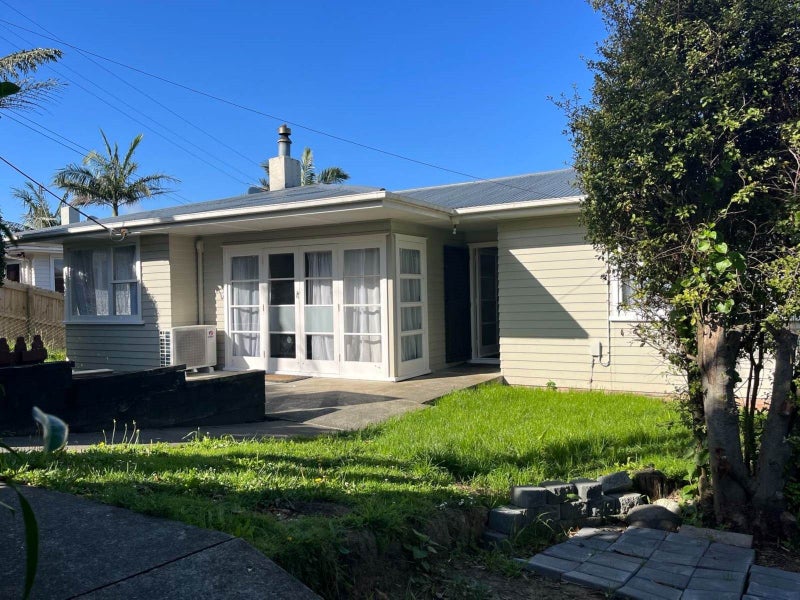 99 Selwyn Crescent, Forrest Hill, Auckland - Carousel 1