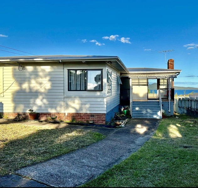 131 East Coast Road, Castor Bay, Auckland - Carousel 1