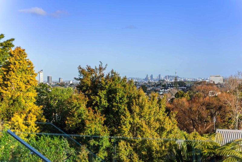 38 Parr Terrace, Castor Bay, Auckland - Carousel 2