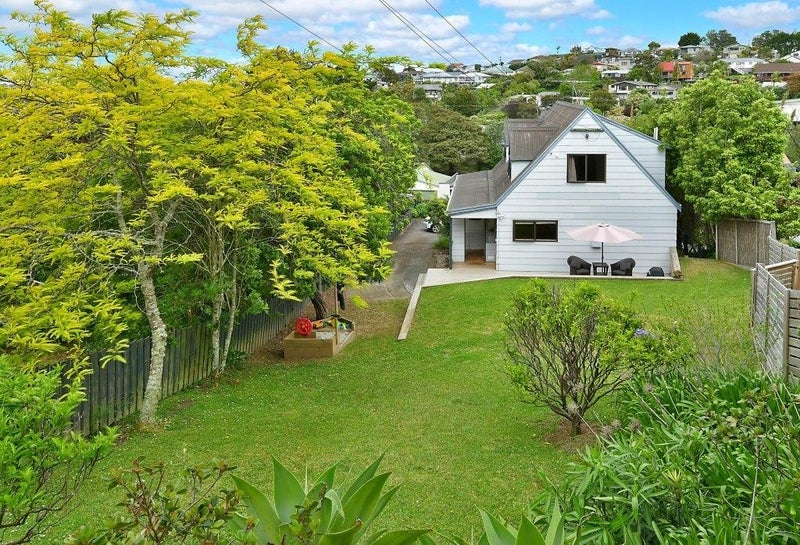 10 Elliston Crescent, Stanmore Bay, Whangaparaoa - Carousel 1
