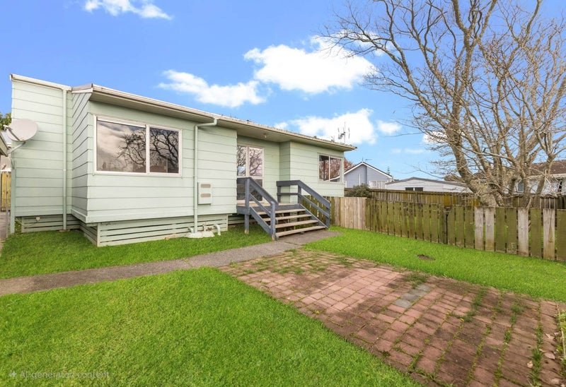 1/15 Stoll Place, Clendon Park, Auckland - Carousel 1