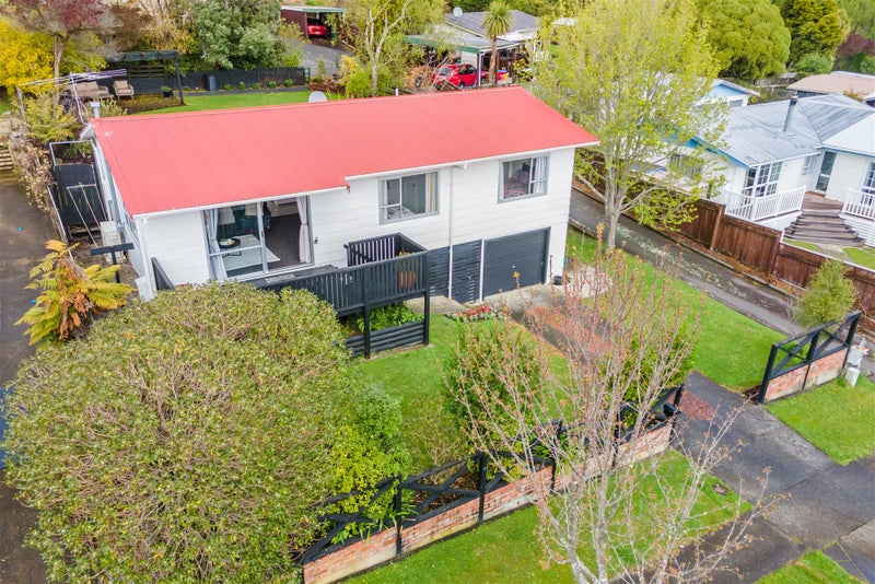 7 Oaklands Grove, Clouston Park, Upper Hutt - Carousel 2
