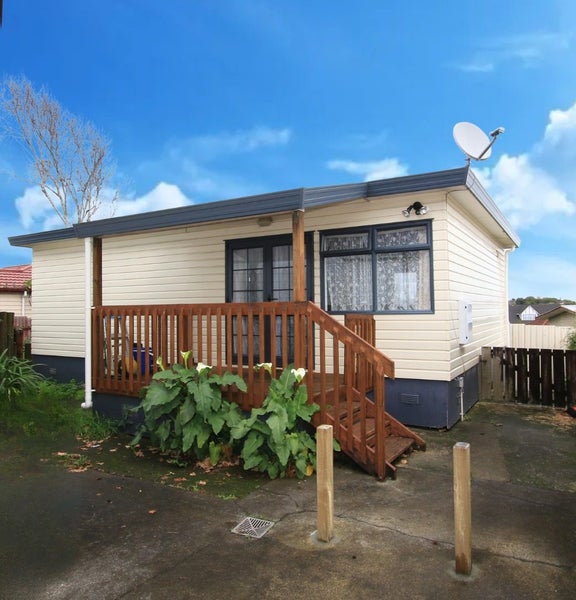61 Alabaster Drive, Papatoetoe, Auckland - Carousel 1