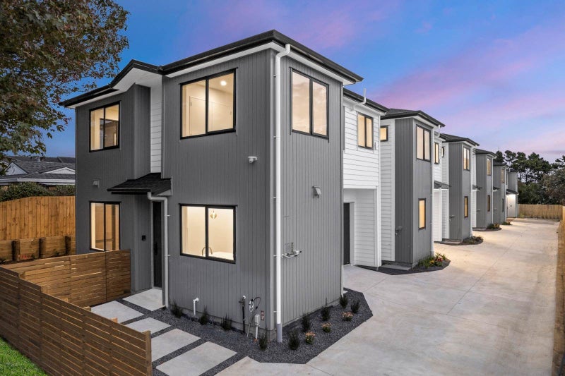 54 Rodney Street, Howick, Auckland - Carousel 1