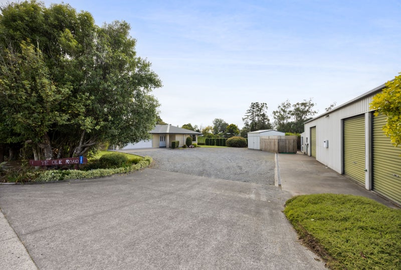 156 Pembroke Road West, Pembroke, Stratford - Carousel 1