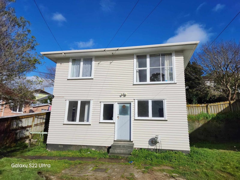 22 Worcester Place, Cannons Creek, Porirua - Carousel 1