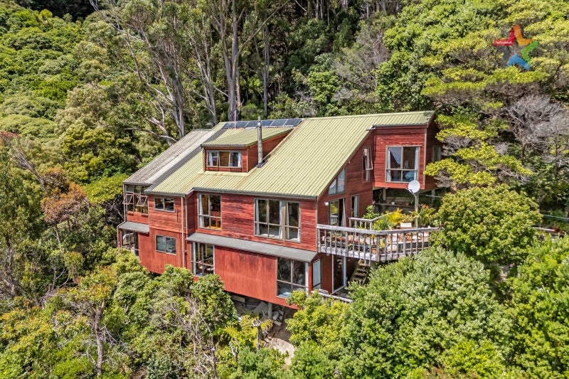 321 Marine Drive, York Bay, Lower Hutt - Carousel 2