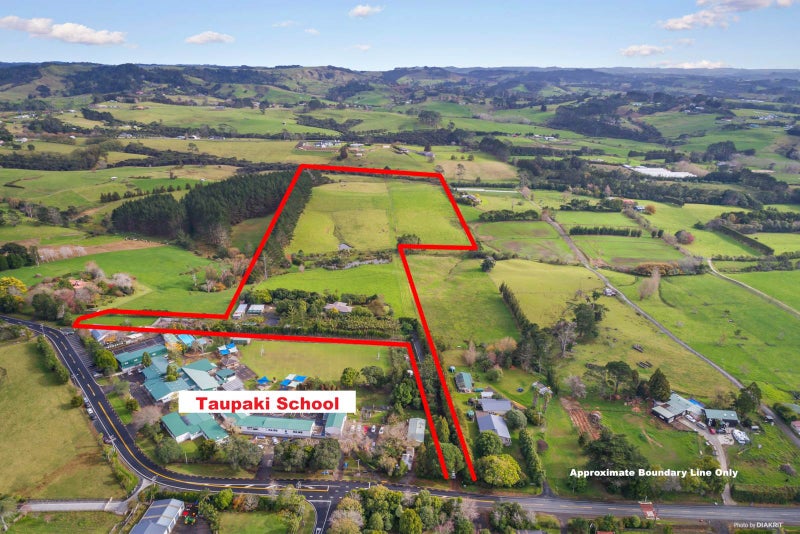 450 Waitakere Road, Henderson - Carousel 10