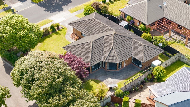 18 Fendalton Drive, Rototuna, Hamilton - Carousel 3