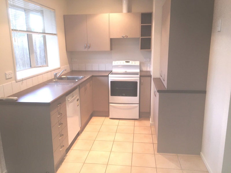 35C Digby Place, Bromley, Christchurch - Carousel 2