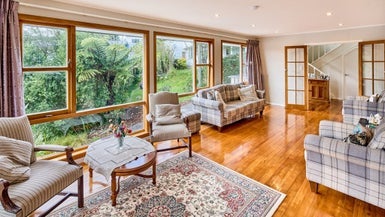 46 Homewood Crescent, Karori, Wellington - Carousel 1