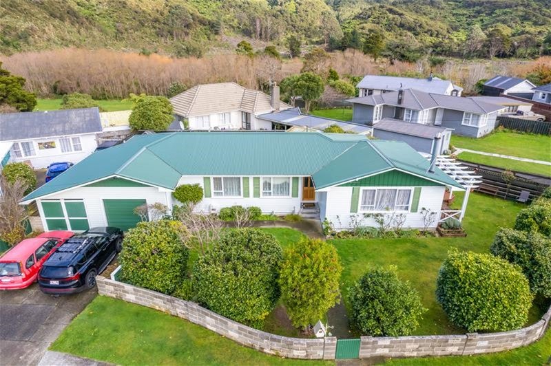 70 Wood Street, Wainuiomata, Lower Hutt - Carousel 1