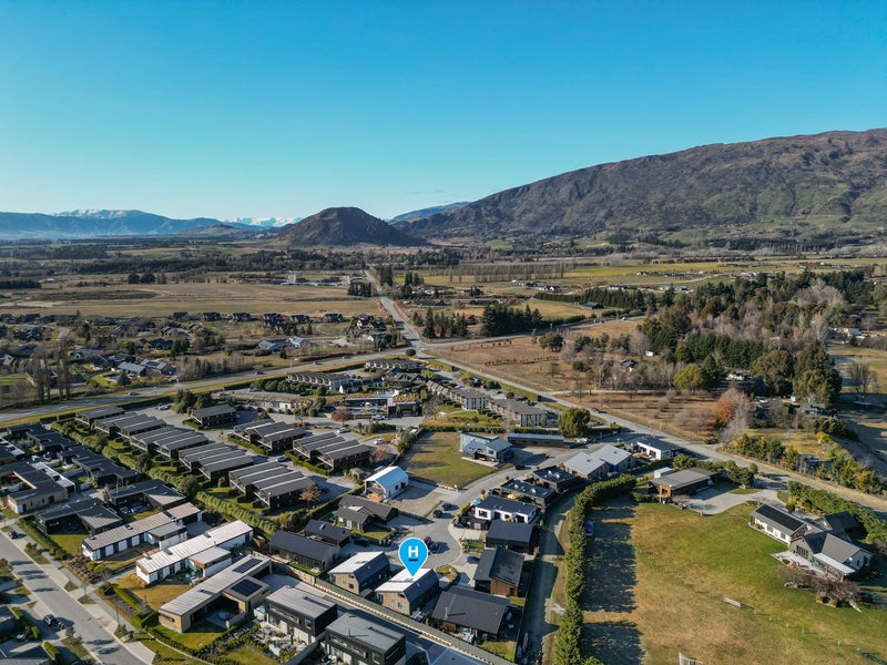 11 Cleland Close, WANAKA - Carousel 21