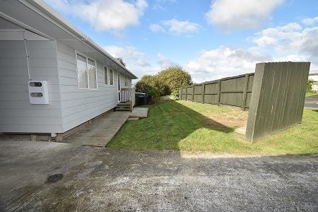 2/2 McDowell Crescent, Hillcrest, Auckland - Carousel 20