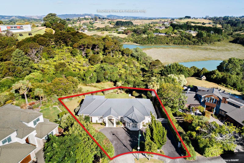 10 Ramoana Mews, Shelly Park, Auckland - Carousel 1