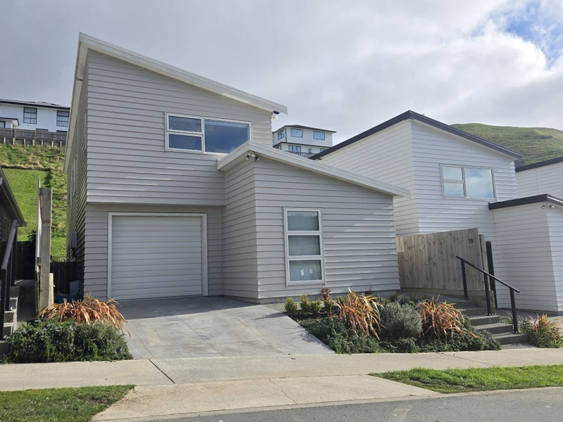 19 Stockport Grove, Churton Park, Wellington - Carousel 1