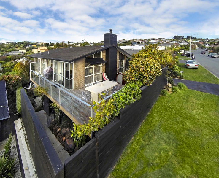 67 Cannon Hill Crescent, Mount Pleasant, Christchurch - Carousel 1