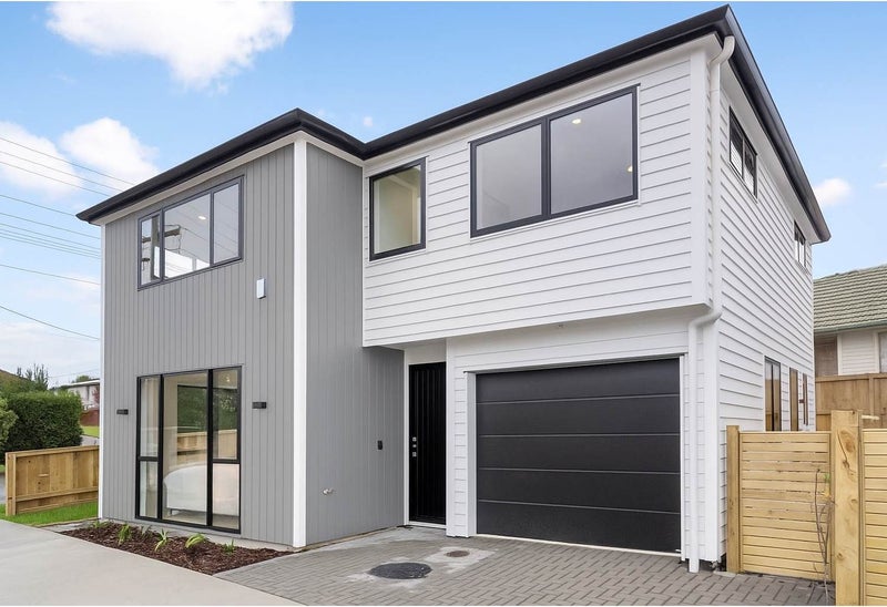 5 Mackenzie Street, Te Atatu South, Auckland - Carousel 1