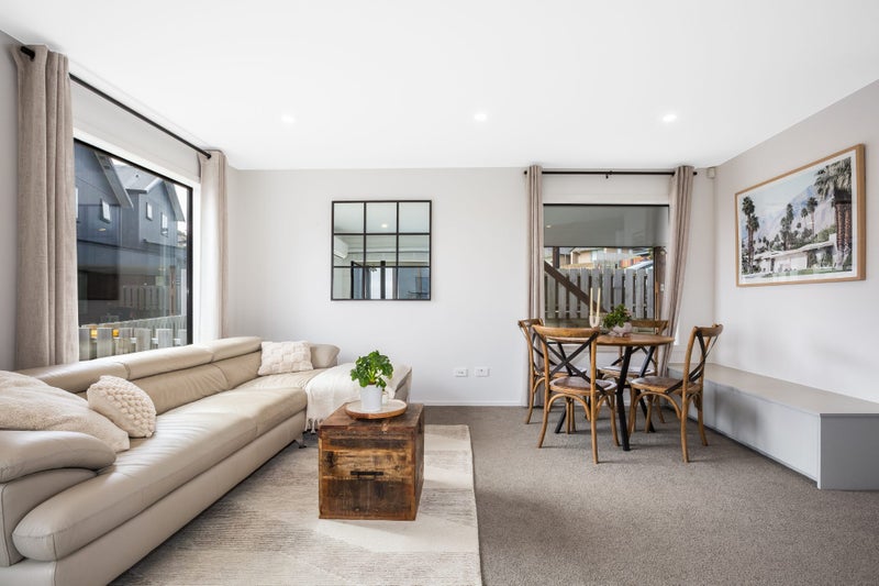 75 Cedarwood Street, Woodridge, Wellington - Carousel 2