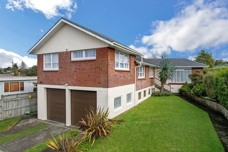 13 Pooley Street, Pakuranga Heights, Auckland - Carousel 1