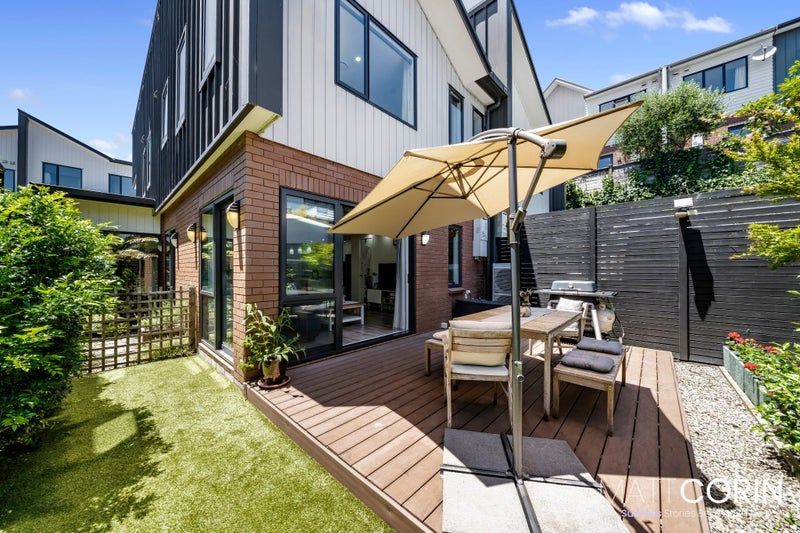 4 Windlass Street, Long Bay, Auckland - Carousel 1