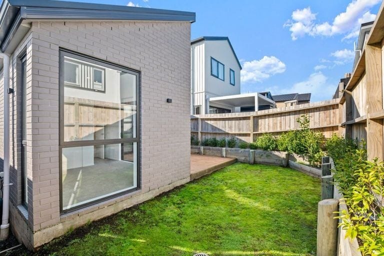 63 Horokaka Street, Massey, Auckland - Carousel 13