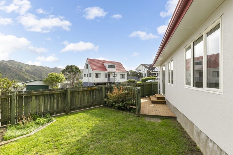 37 Parklands Drive, Karori, Wellington - Carousel 1