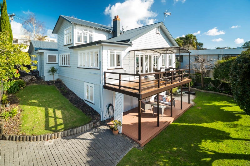 8 Penning Road, Castor Bay, Auckland - Carousel 1