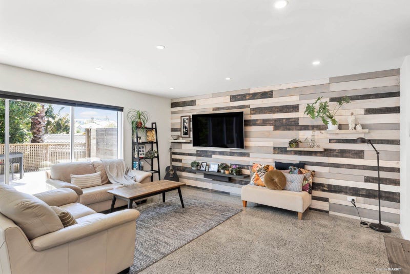 83 Fernhill Way, Oteha, Auckland - Carousel 1