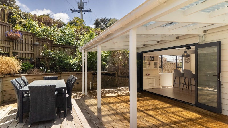 20 Karaka Road, Oneroa, Waiheke Island - Carousel 2