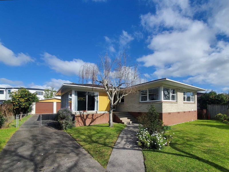 64 Ray Small Drive, Pahurehure, Papakura - Carousel 1
