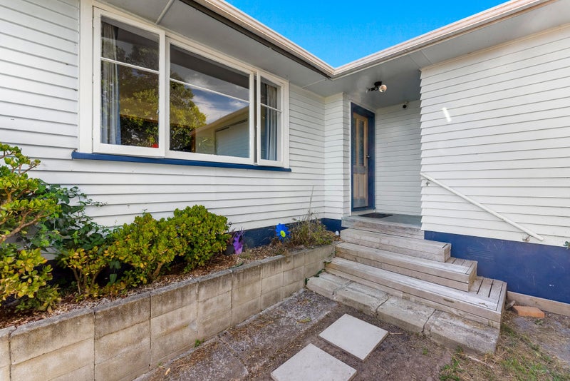 1 Sarona Avenue, Glen Eden, Waitakere - Carousel 1