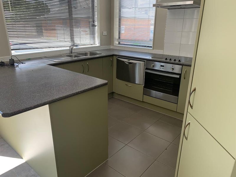 221B Fox Street, Hamilton East, Hamilton - Carousel 2