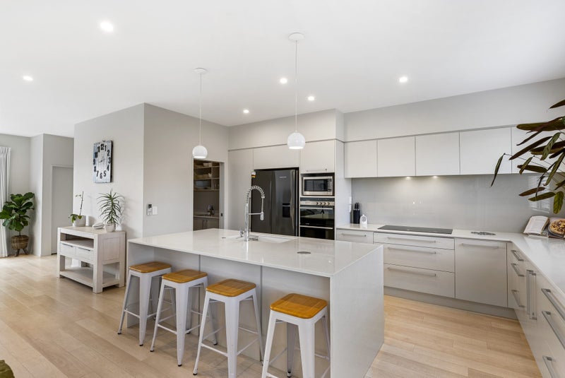 22 Mahutonga Avenue, Beachlands, Auckland - Carousel 1