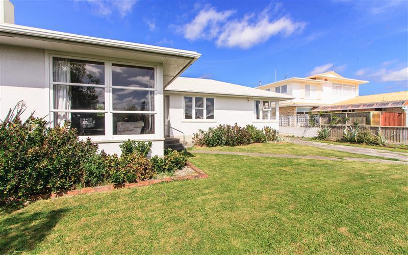 10 Forbury Avenue, Takaro, Palmerston North - Carousel 1