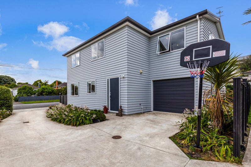 16A Gloria Avenue, Te Atatu Peninsula, Auckland - Carousel 1