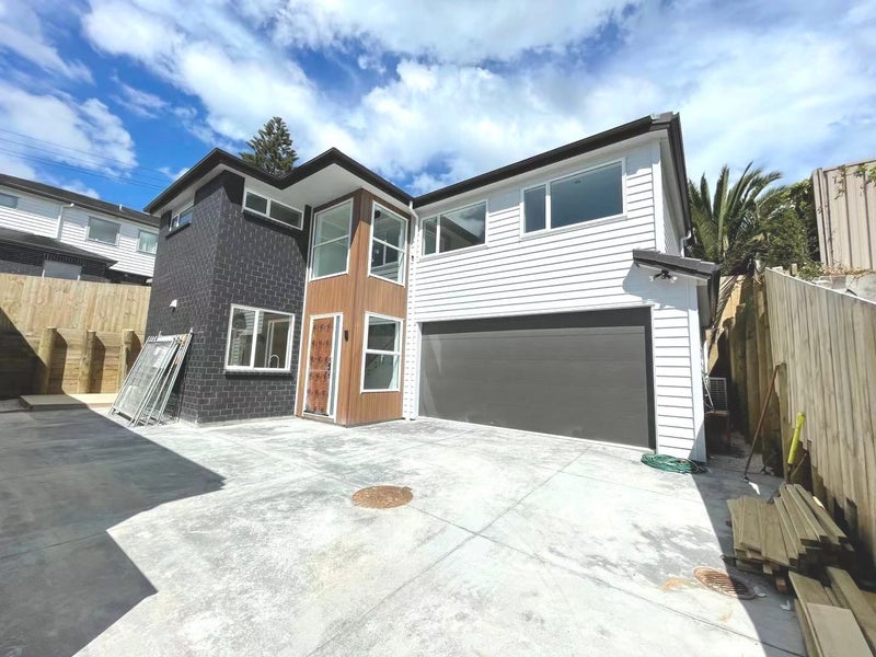 42D Kinross Street, Blockhouse Bay, Auckland - Carousel 1