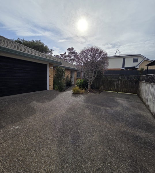 66C Moana Avenue, One Tree Hill, Auckland - Carousel 2