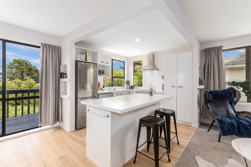 20 Cornwall Crescent, Cannons Creek, Porirua - Carousel 2