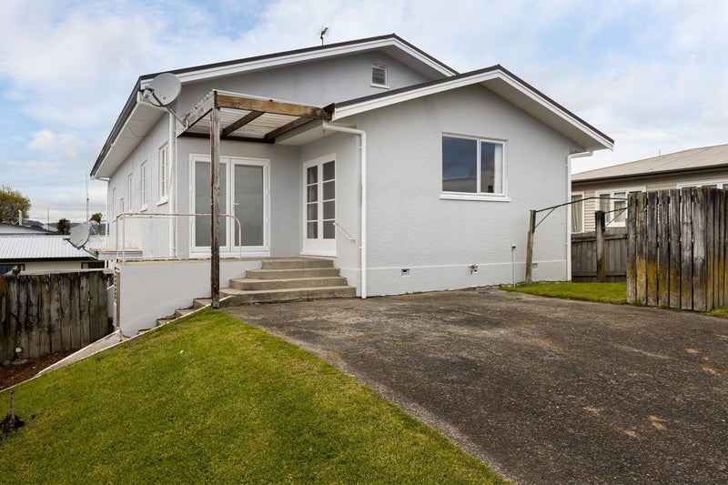 2 Lincoln Terrace, Gate Pa, Tauranga - Carousel 1