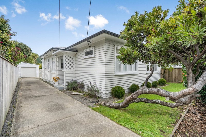 9 Hinau Street, Eastbourne, Lower Hutt - Carousel 1