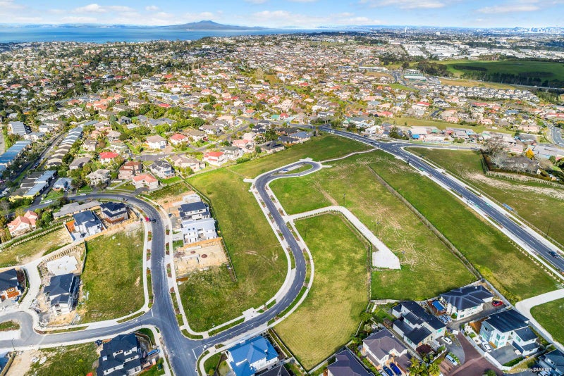 40 Fernhill Way, Oteha, Auckland - Carousel 2