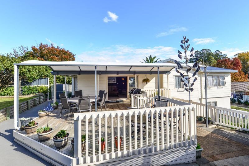 68 Dixon Road, Glenview, Hamilton - Carousel 1