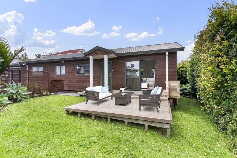 330B East Coast Road, Sunnynook, Auckland - Carousel 1