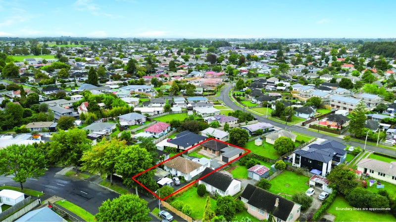 96 Holland Road, Fairfield, Hamilton - Carousel 1