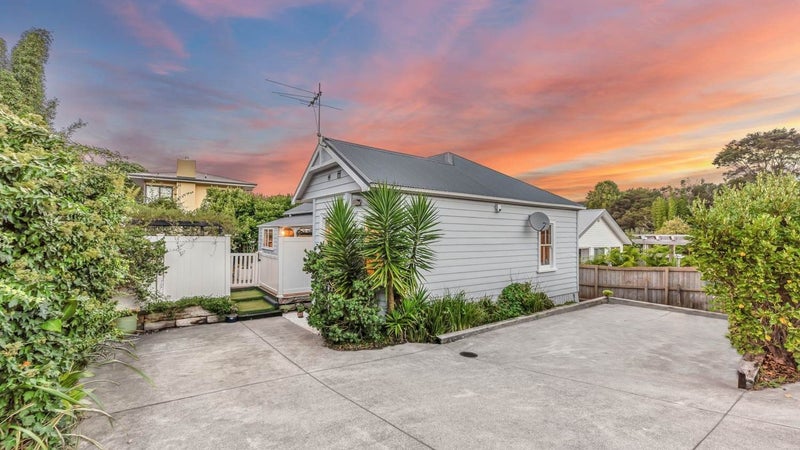 20 Shetland Street, Glen Eden, Auckland - Carousel 1